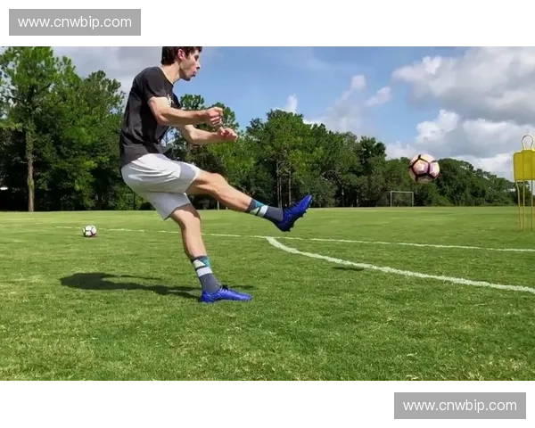 任意球技巧解析：如何通过精准打击改变比赛走向与节奏